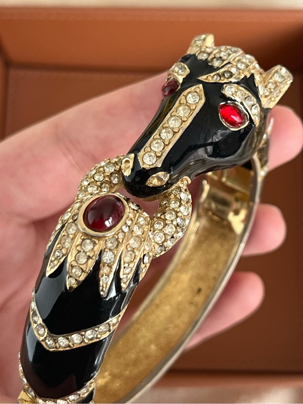 Vintage Ciner Zoo Animal Head Horse Holding Ring Red Glass Black Enamel Bangle - Picture 3 of 13